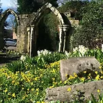 The Priory بيت ضيافة 4*