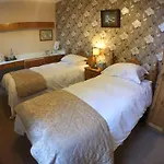 The Priory بيت ضيافة