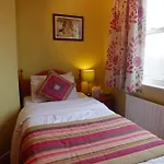 The Priory بيت ضيافة