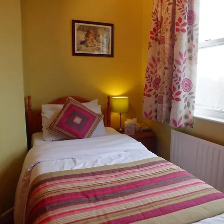 The Priory בית הארחה